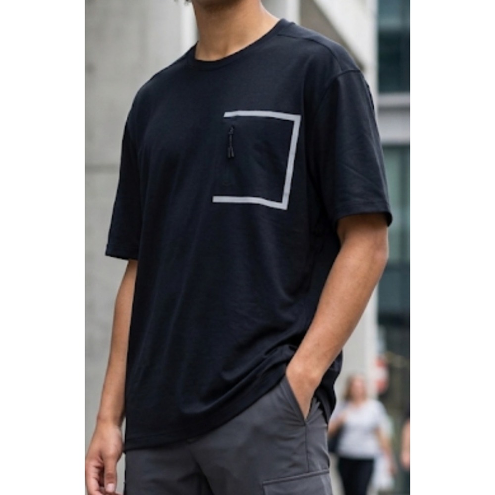 DKNY Men's Black Crew Neck luxury T with Contrasting Pocket Trim 2XL